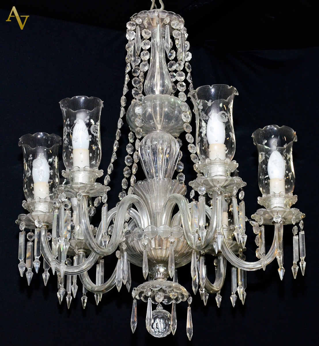 Lustre de cristal para 6 luzes. Alt. 74 cm.