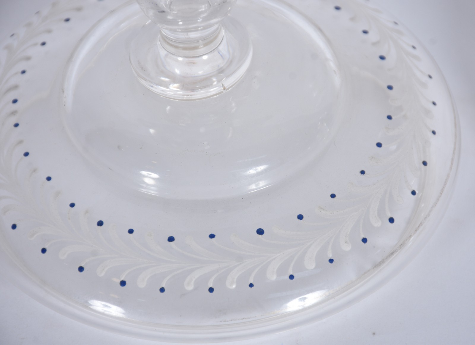 Par de antigas compoteiras em demi cristal com flores esmaltadas. - foto 4 de 7