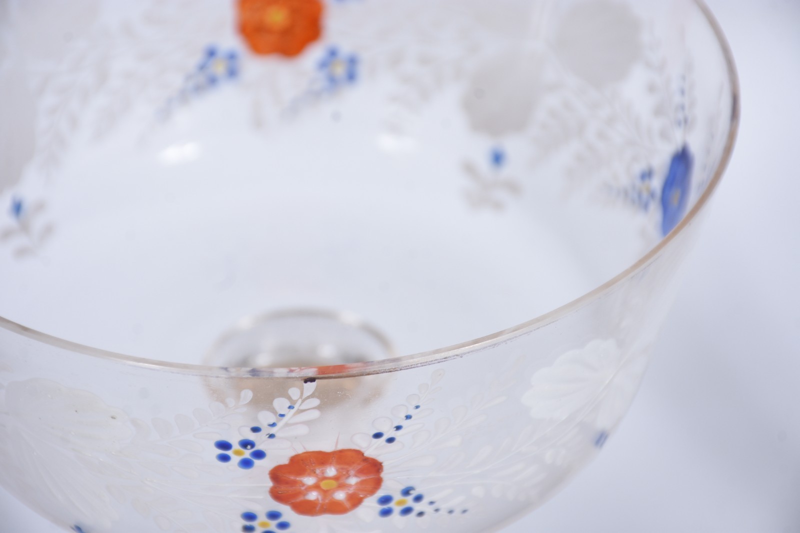 Par de antigas compoteiras em demi cristal com flores esmaltadas. - foto 6 de 7