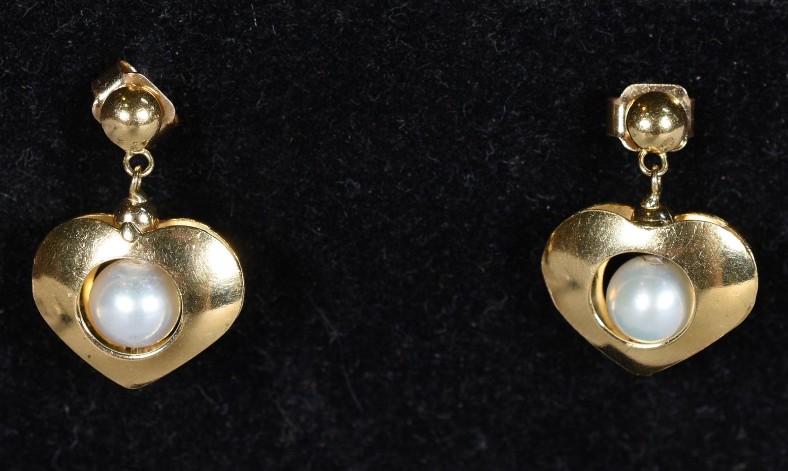 Par de brincos de ouro 18k. com pendente feitio coração com 2 perolas... - foto 1 de 4