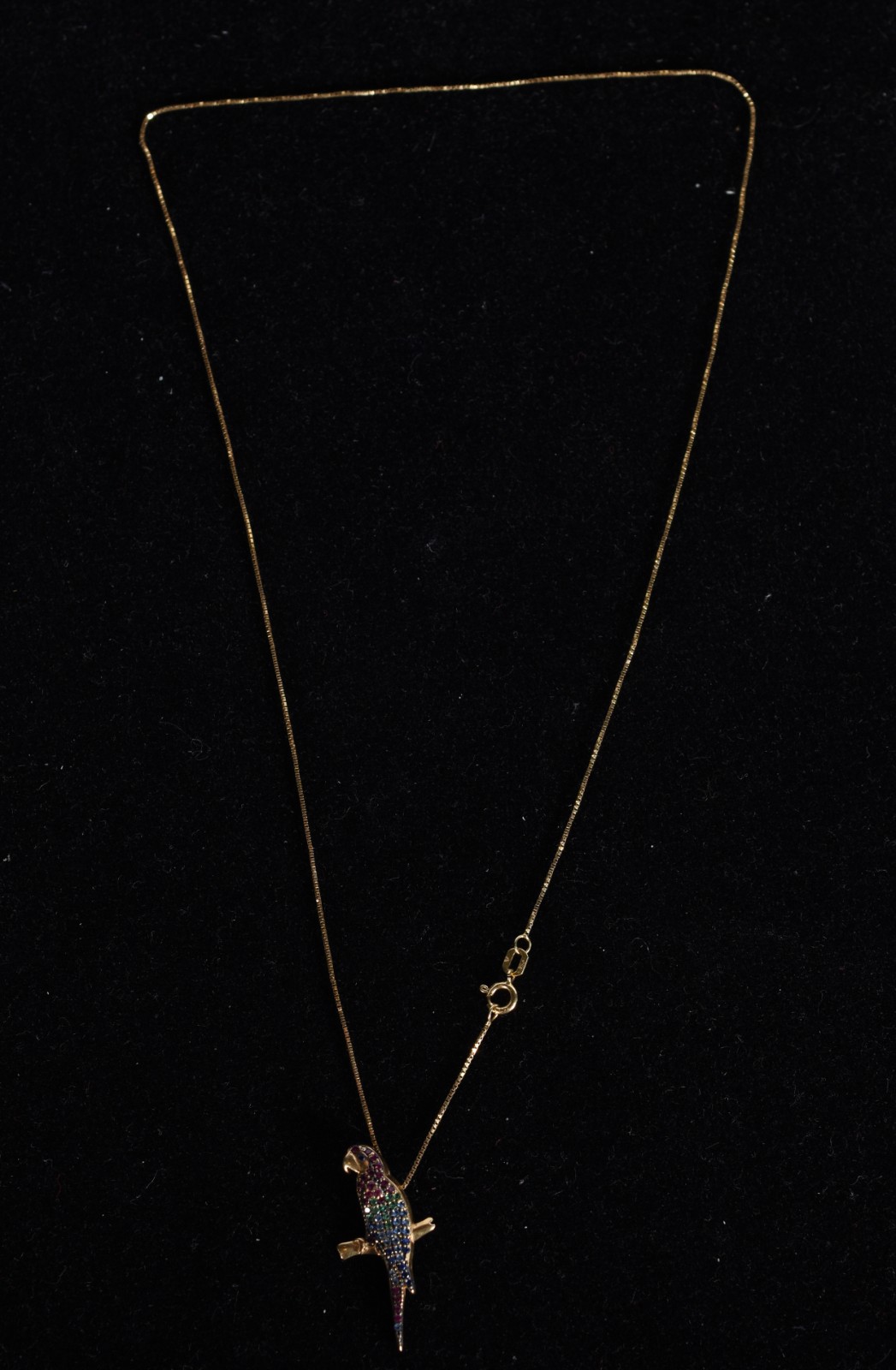Colar de ouro 18k., contraste 750 mls, pingente feitio papagaio... - foto 2 de 7