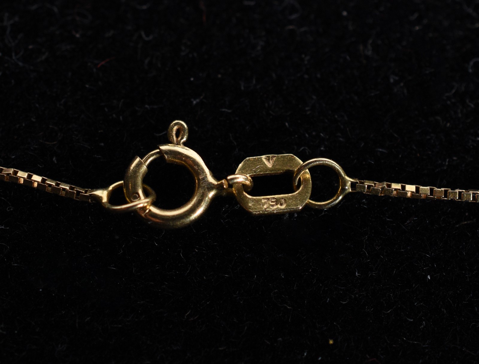 Colar de ouro 18k., contraste 750 mls, pingente feitio papagaio... - foto 7 de 7