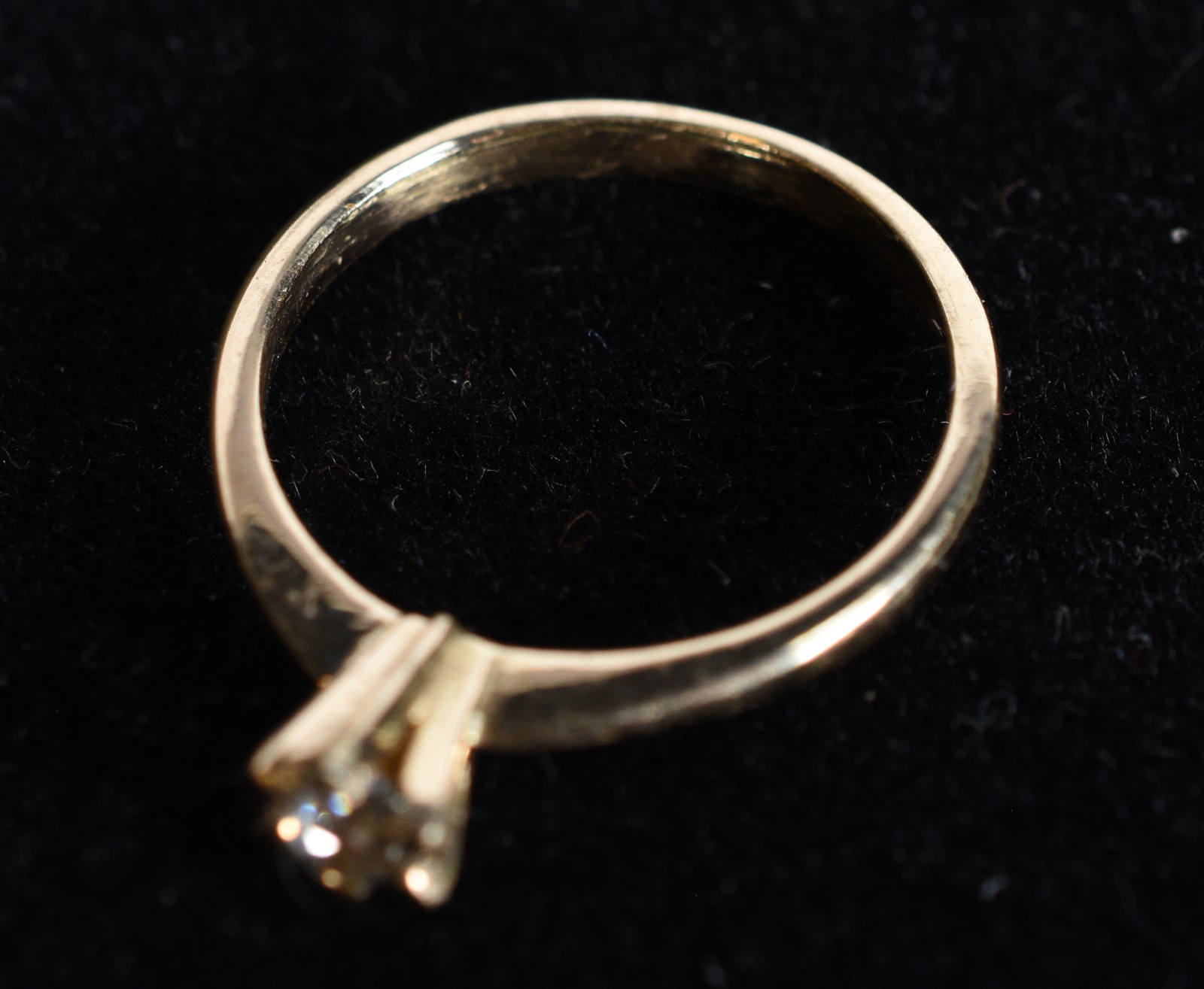 Solitário de ouro 18k., contraste 750 com um brilhante de 0,20 ct... - foto 5 de 5