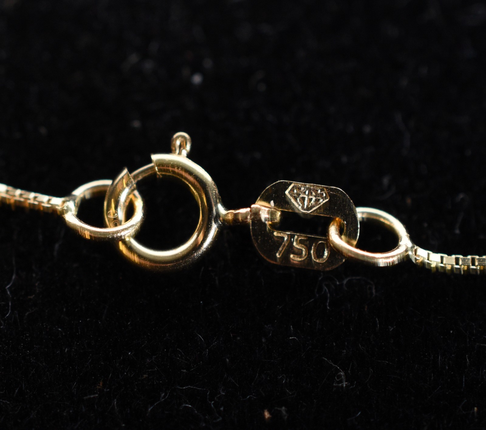 Colar de ouro 18k., contraste 750 mls com pingente de Nossa Senhora... - foto 6 de 6