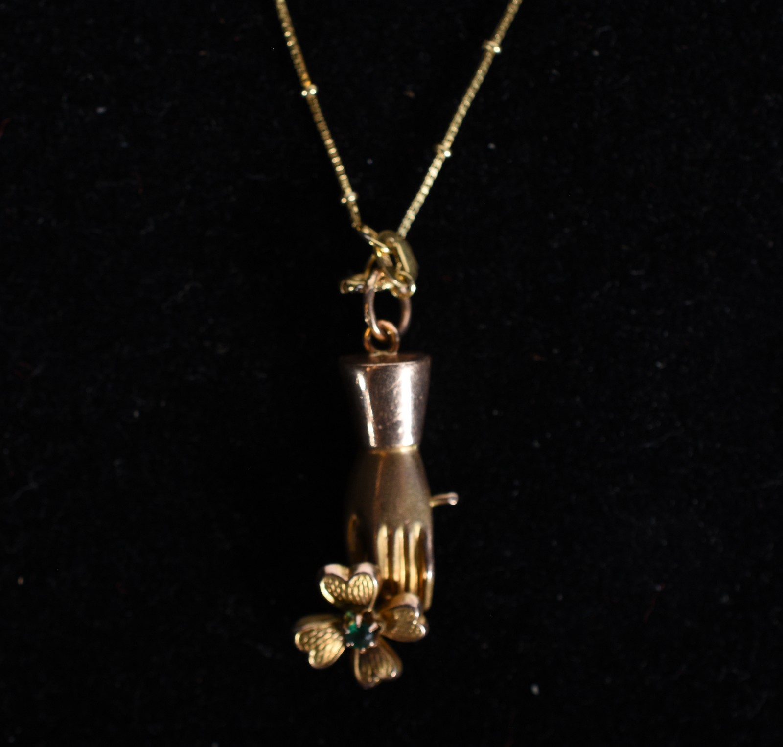 Colar de ouro 18k., contraste 750 mls com pingente de "bolinhas" no... - foto 1 de 5