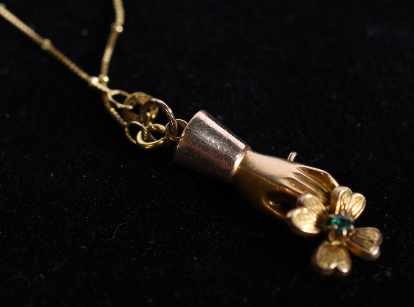 Colar de ouro 18k., contraste 750 mls com pingente de "bolinhas" no... - foto 3 de 5