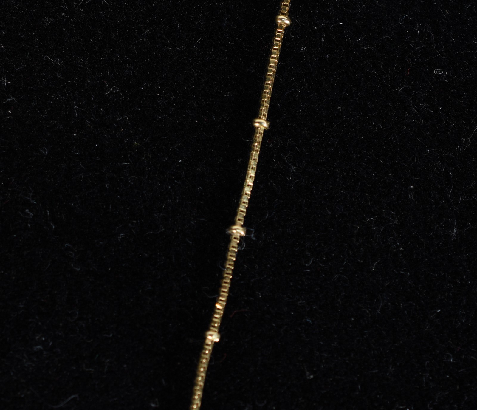 Colar de ouro 18k., contraste 750 mls com pingente de "bolinhas" no... - foto 4 de 5