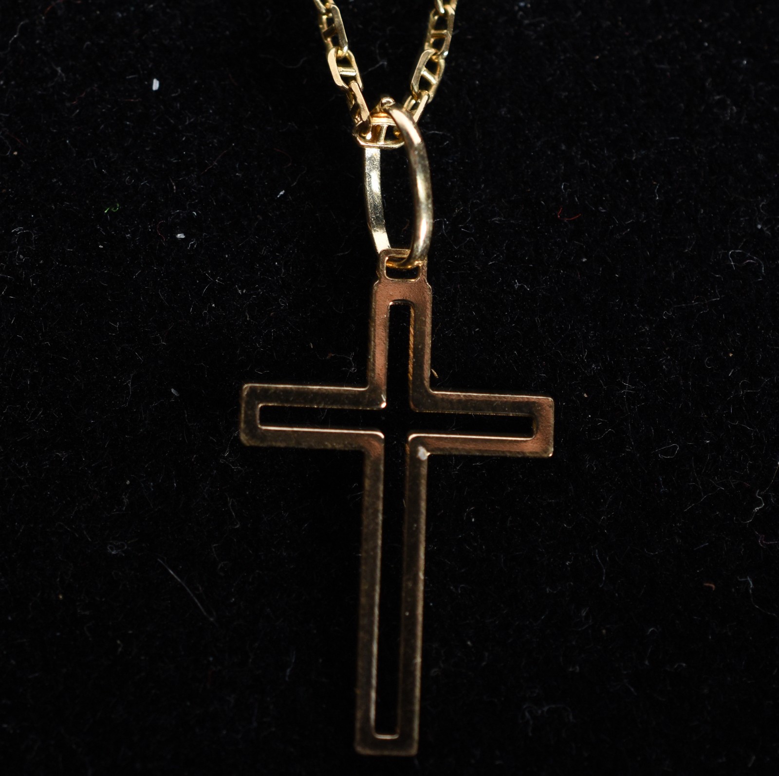 Colar de ouro 18k., contraste 750 com crucifixo. (Por motivos de... - foto 1 de 5