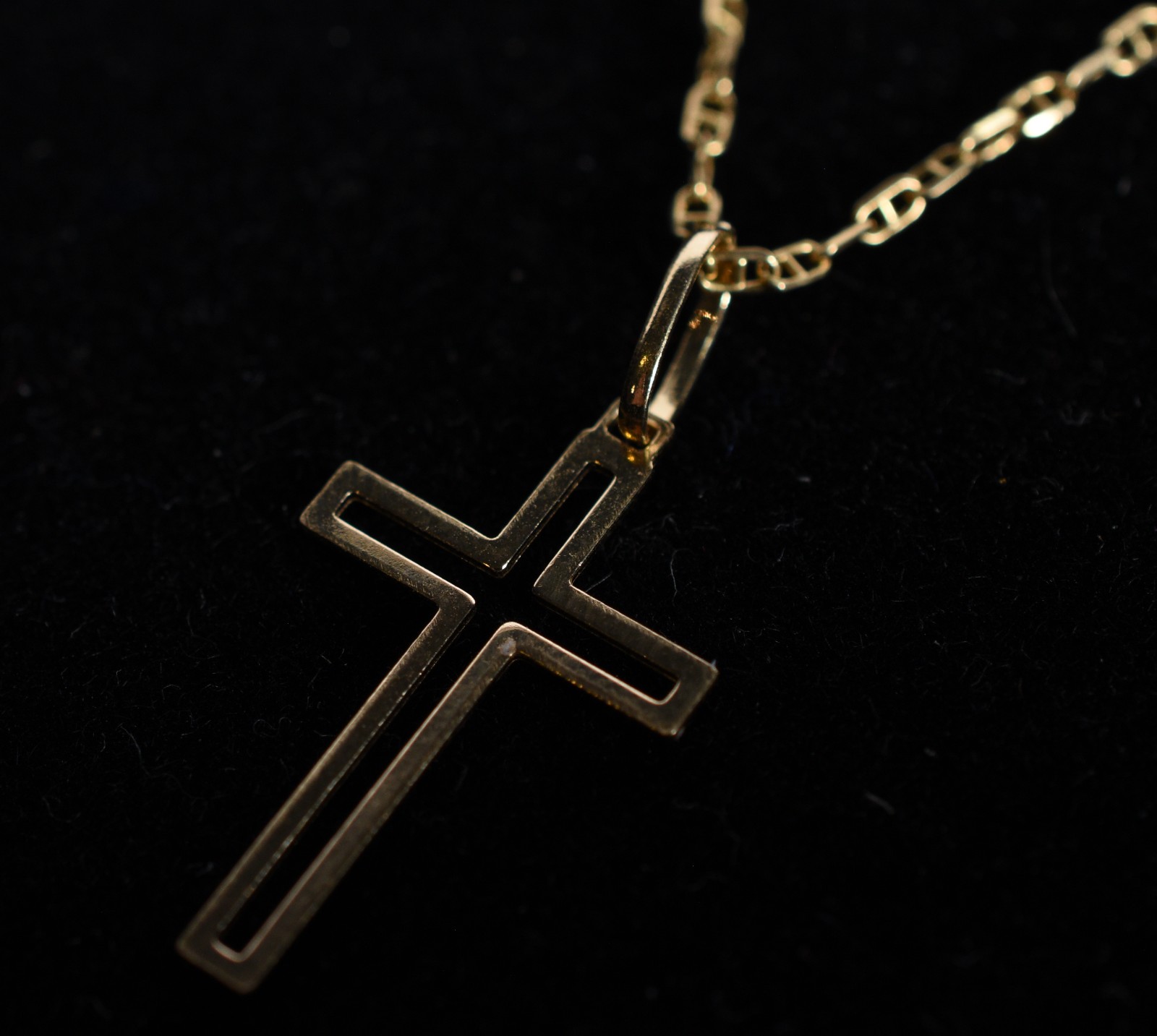 Colar de ouro 18k., contraste 750 com crucifixo. (Por motivos de... - foto 3 de 5