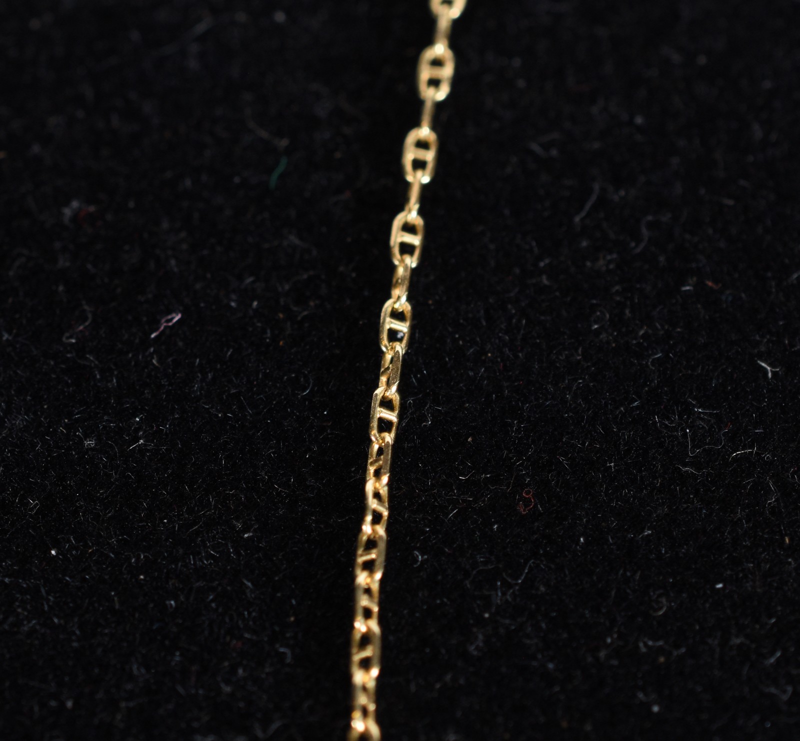 Colar de ouro 18k., contraste 750 com crucifixo. (Por motivos de... - foto 4 de 5