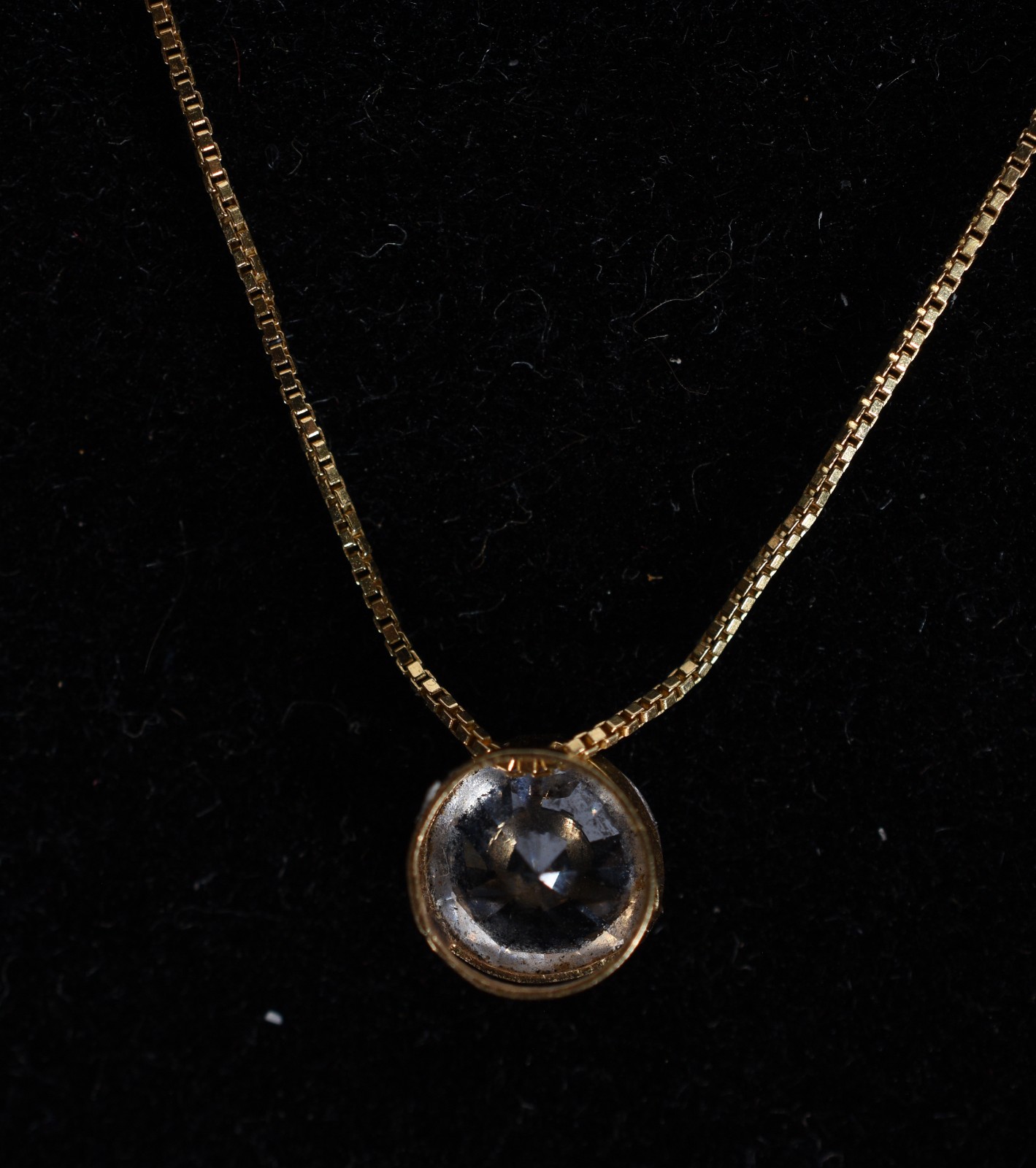 Colar de ouro 18k., contraste 750 no feitio ponto de luz e safira... - foto 1 de 8