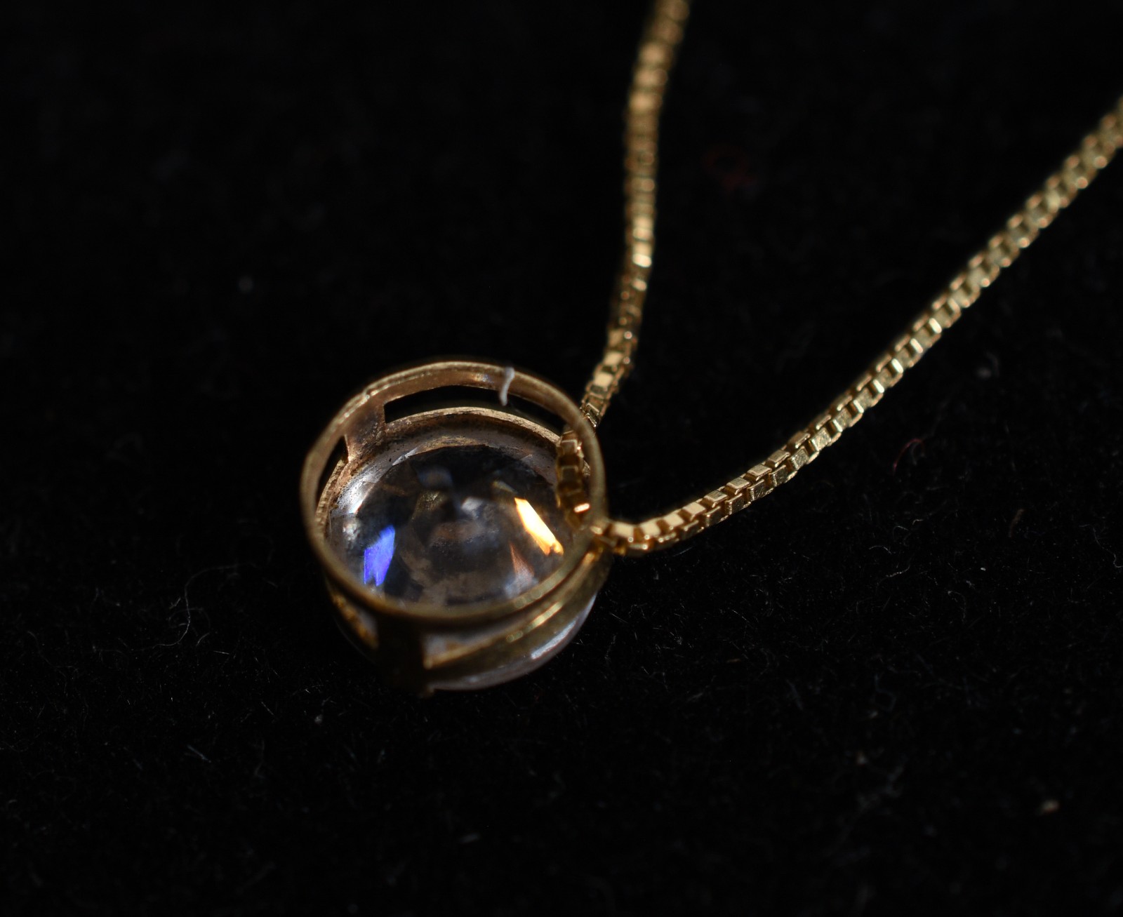 Colar de ouro 18k., contraste 750 no feitio ponto de luz e safira... - foto 3 de 8