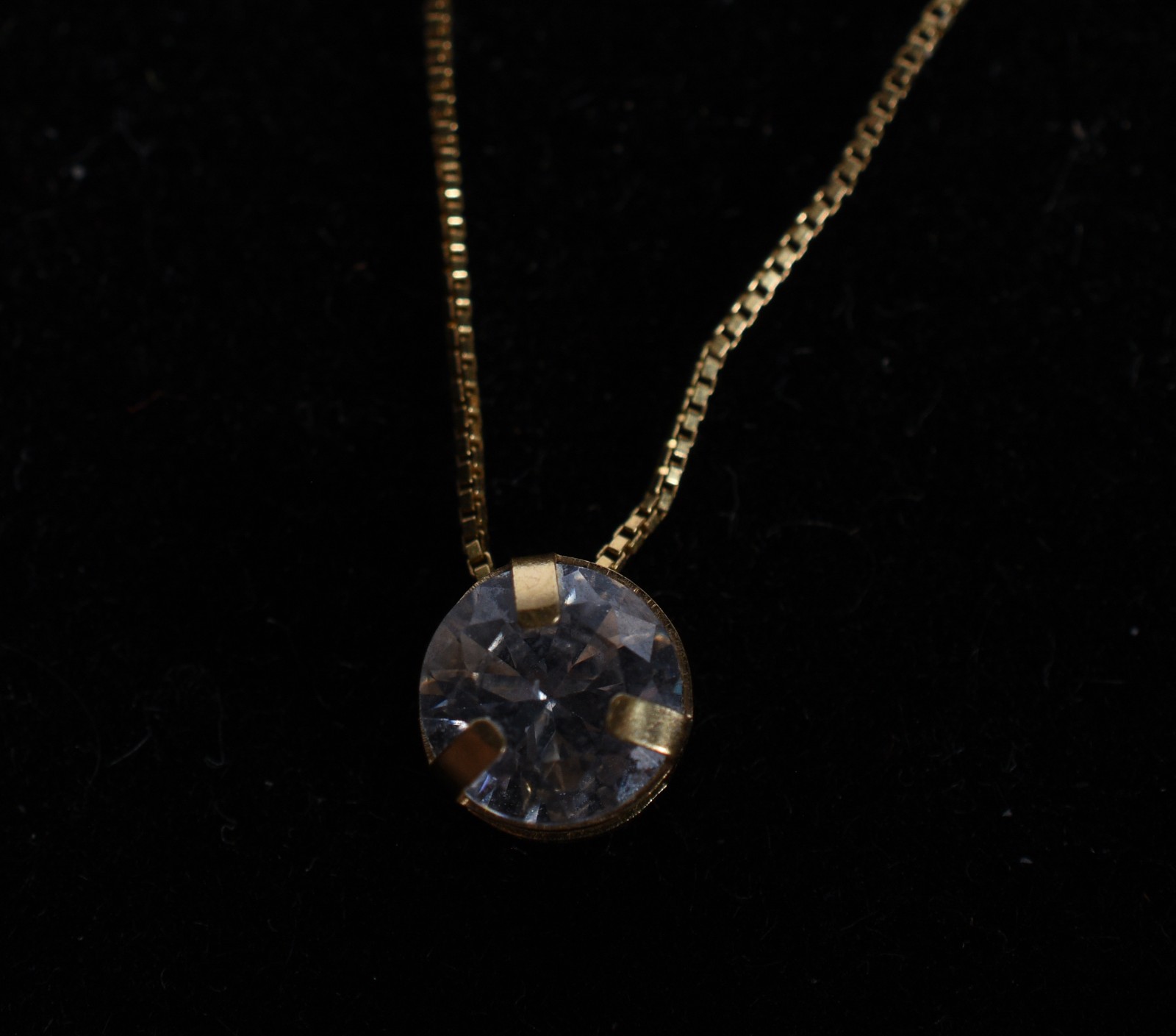 Colar de ouro 18k., contraste 750 no feitio ponto de luz e safira... - foto 4 de 8