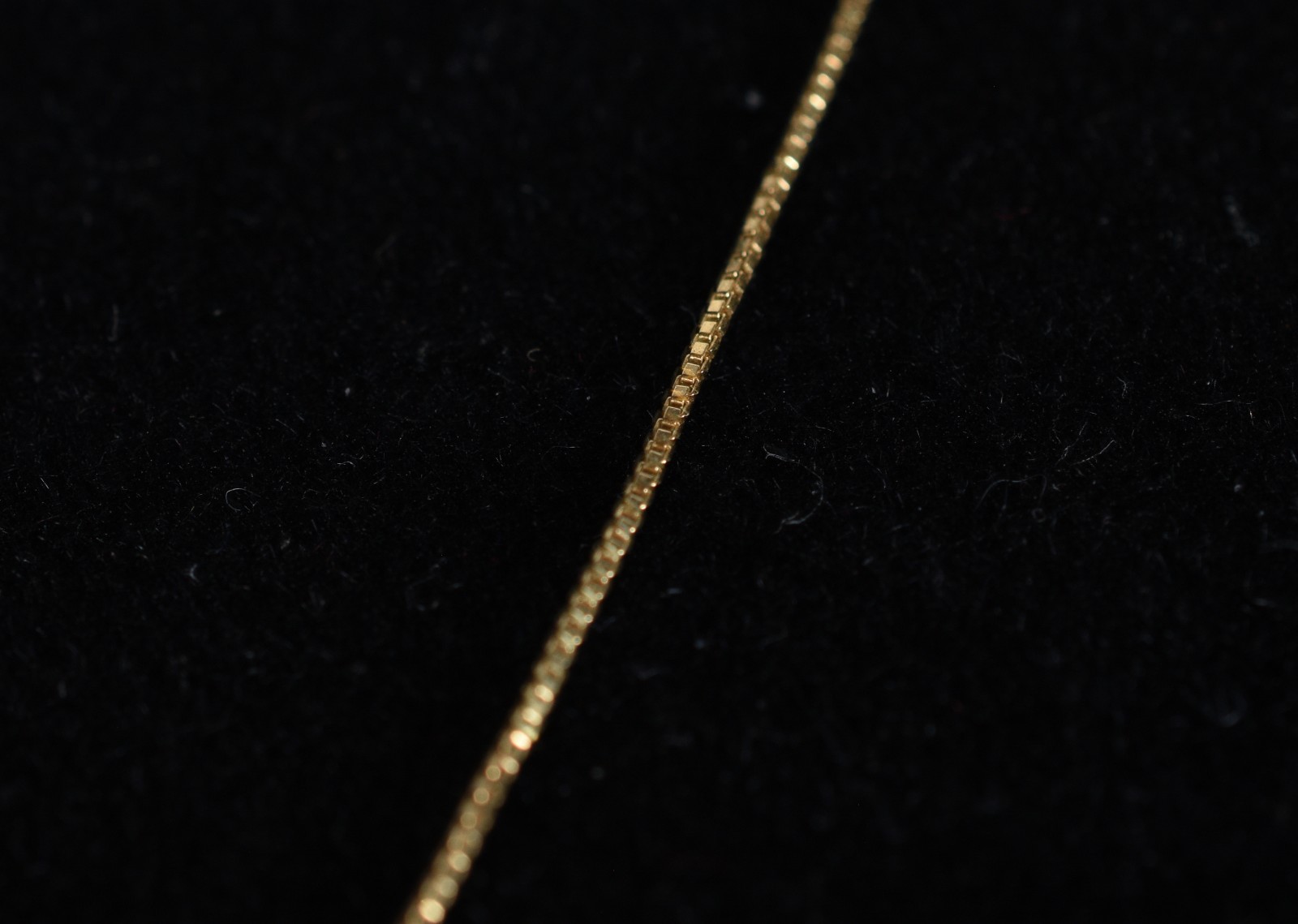 Colar de ouro 18k., contraste 750 no feitio ponto de luz e safira... - foto 5 de 8