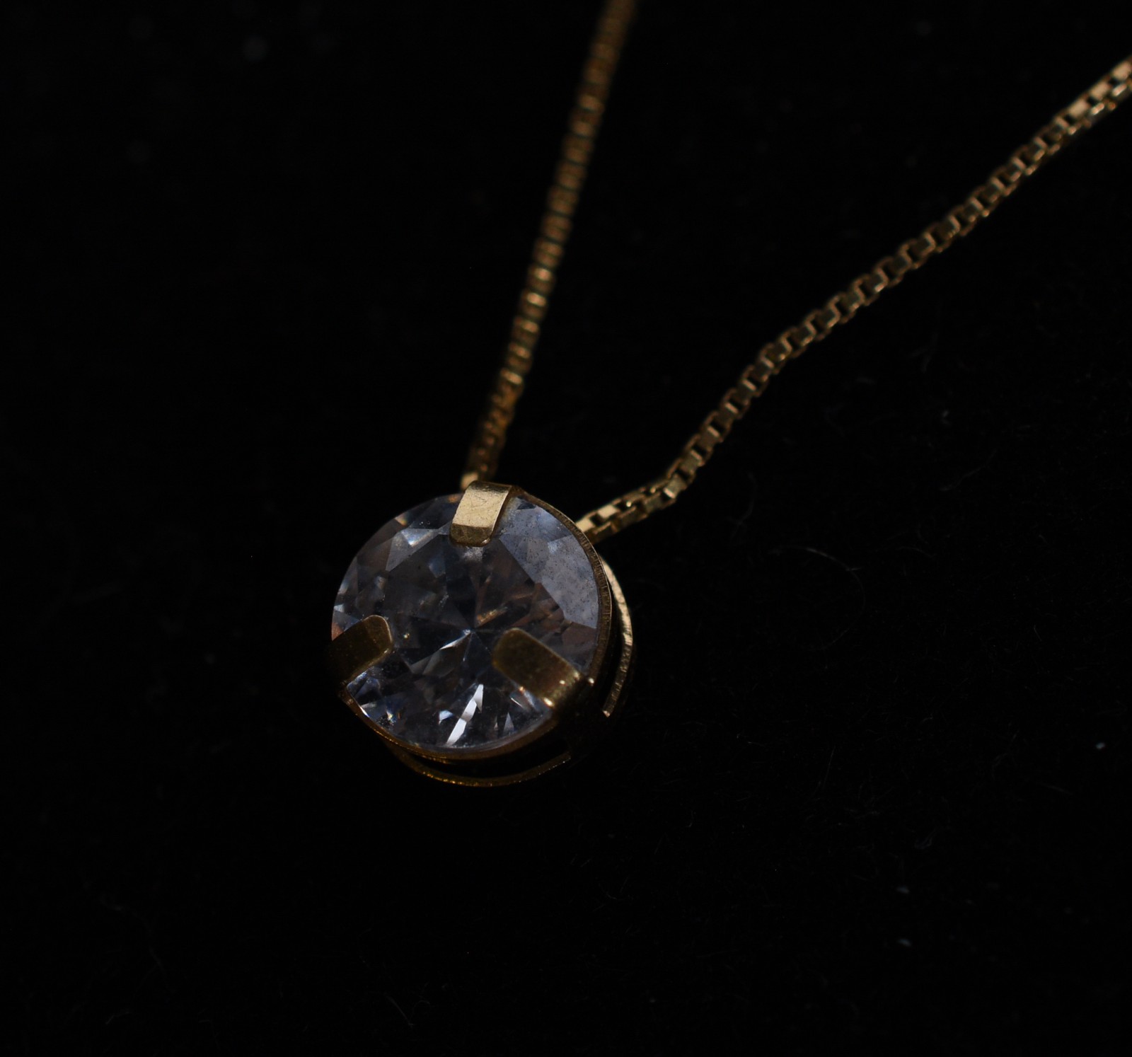 Colar de ouro 18k., contraste 750 no feitio ponto de luz e safira... - foto 6 de 8