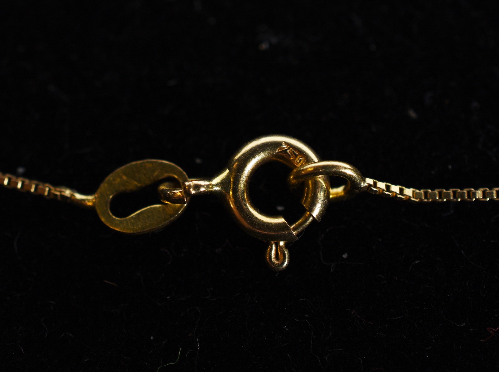 Colar de ouro 18k., contraste 750 no feitio ponto de luz e safira... - foto 7 de 8
