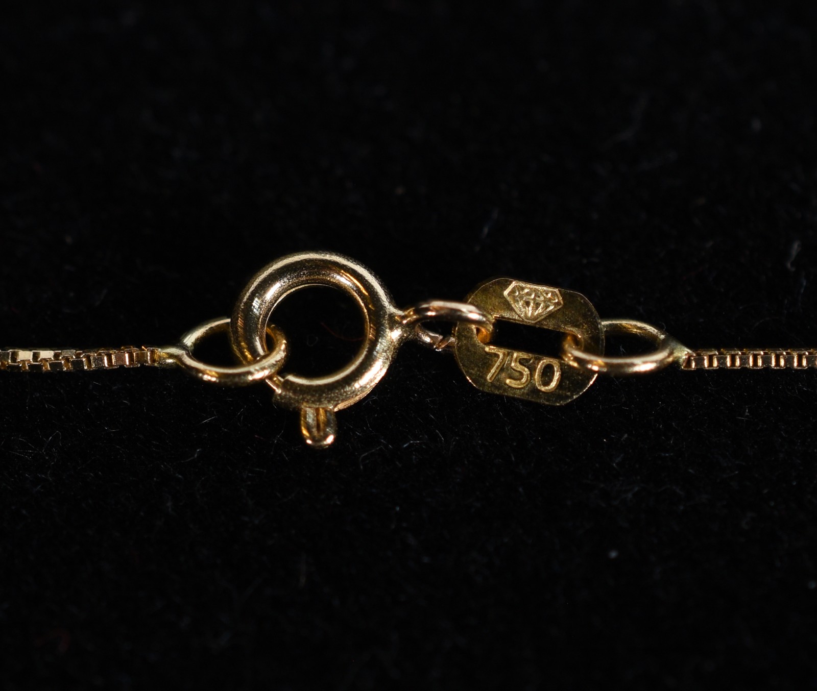 Colar de ouro 18k., contraste 750 com pingente. (Por motivos de... - foto 5 de 5