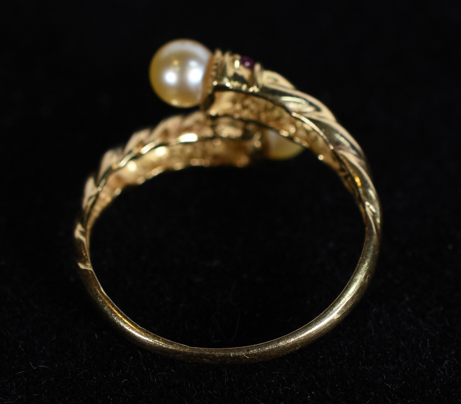 Anel de ouro 18k., contraste 750 com pedras e esmeraldas, aro 15... - foto 4 de 5