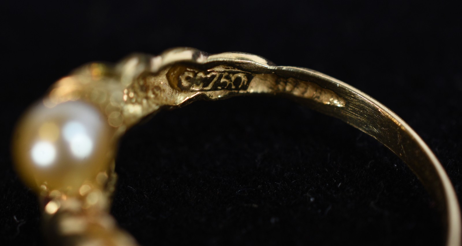 Anel de ouro 18k., contraste 750 com pedras e esmeraldas, aro 15... - foto 5 de 5