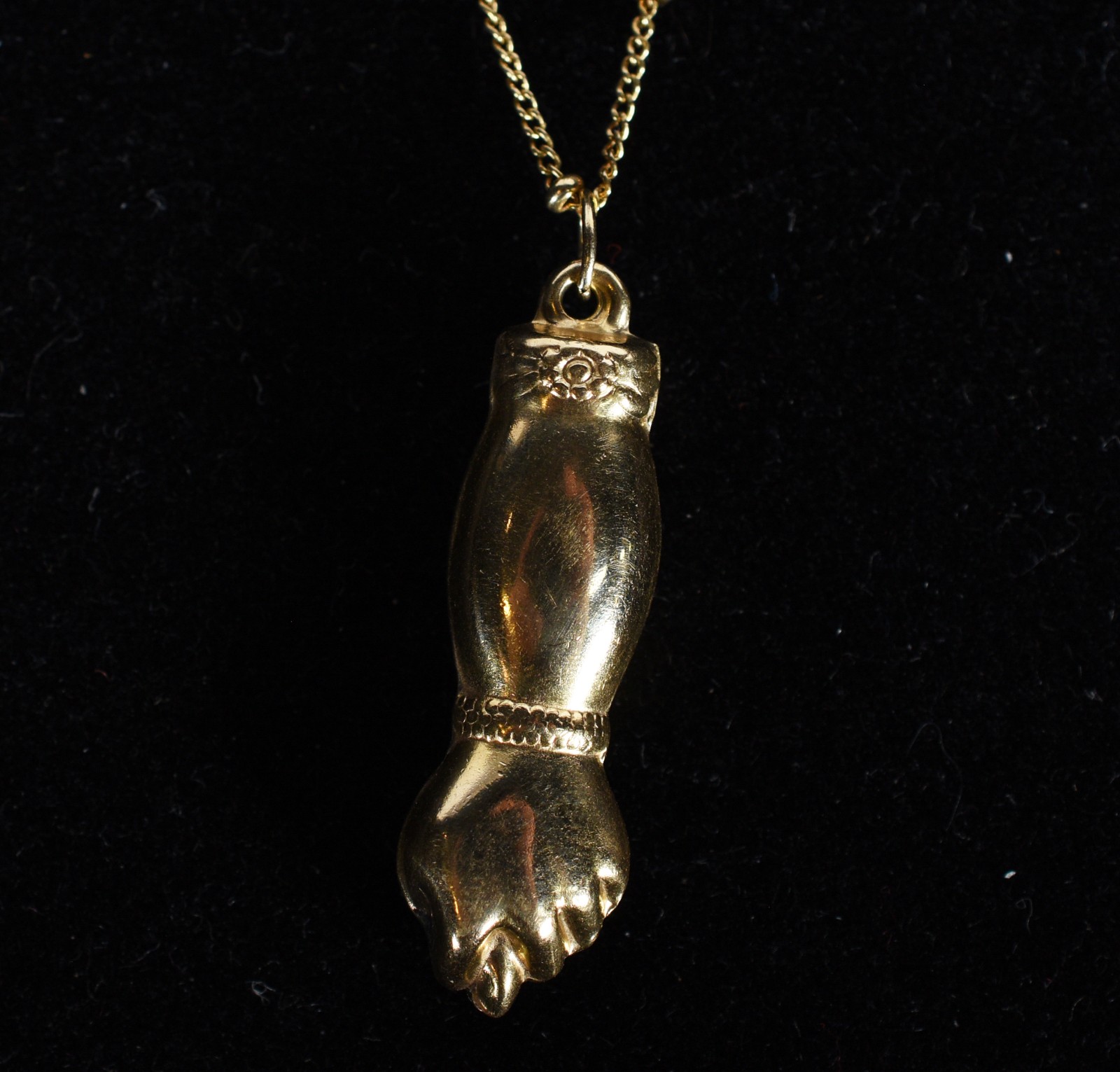 Colar de ouro 18k., contraste 750 mls com bolinhas e pingente com... - foto 1 de 6