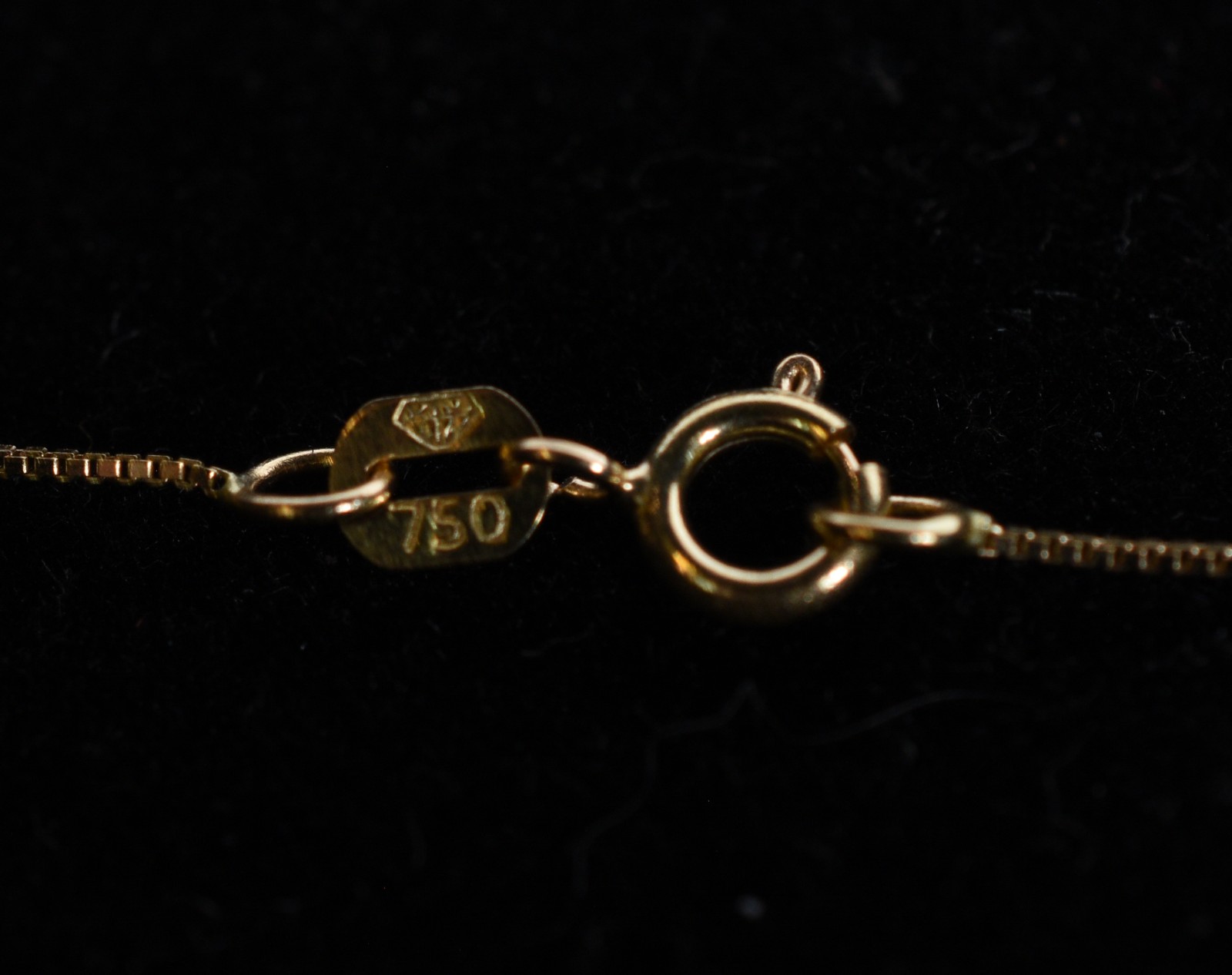 Colar de ouro 18k., contraste 750 mls com pingente estrela solitária... - foto 5 de 5