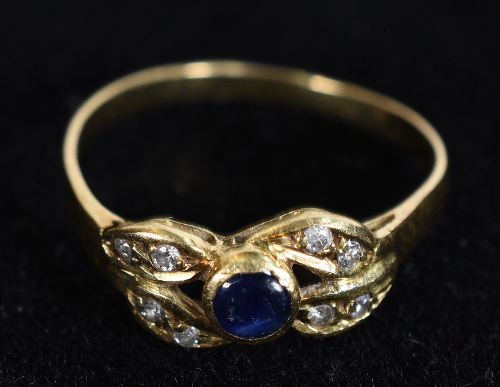 Anel de ouro 18k., contraste 750 com brilhantes e pedra azul, aro 18... - foto 1 de 6