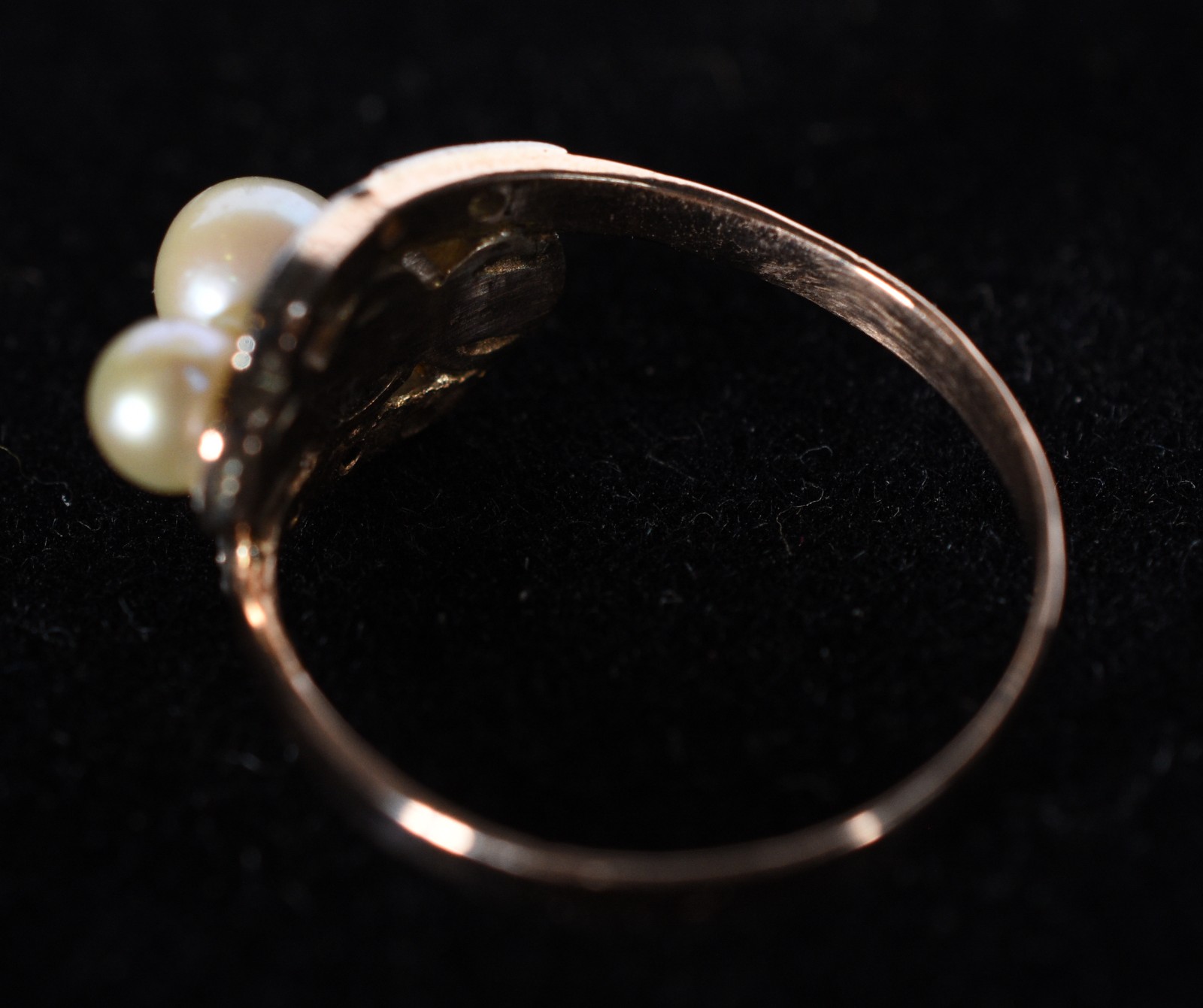 Antigo anel de ouro 18k com 8 brilhantes e 3 perolas, aro 15. (Por... - foto 5 de 6