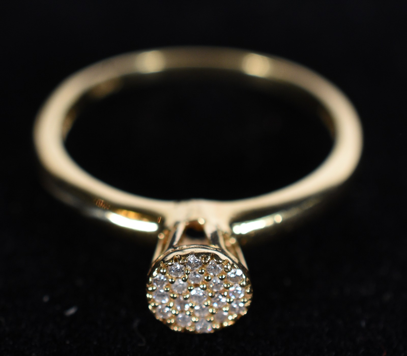Anel feitio chuveiro de ouro 18k.,contraste 750 cravejado com safiras... - foto 1 de 7