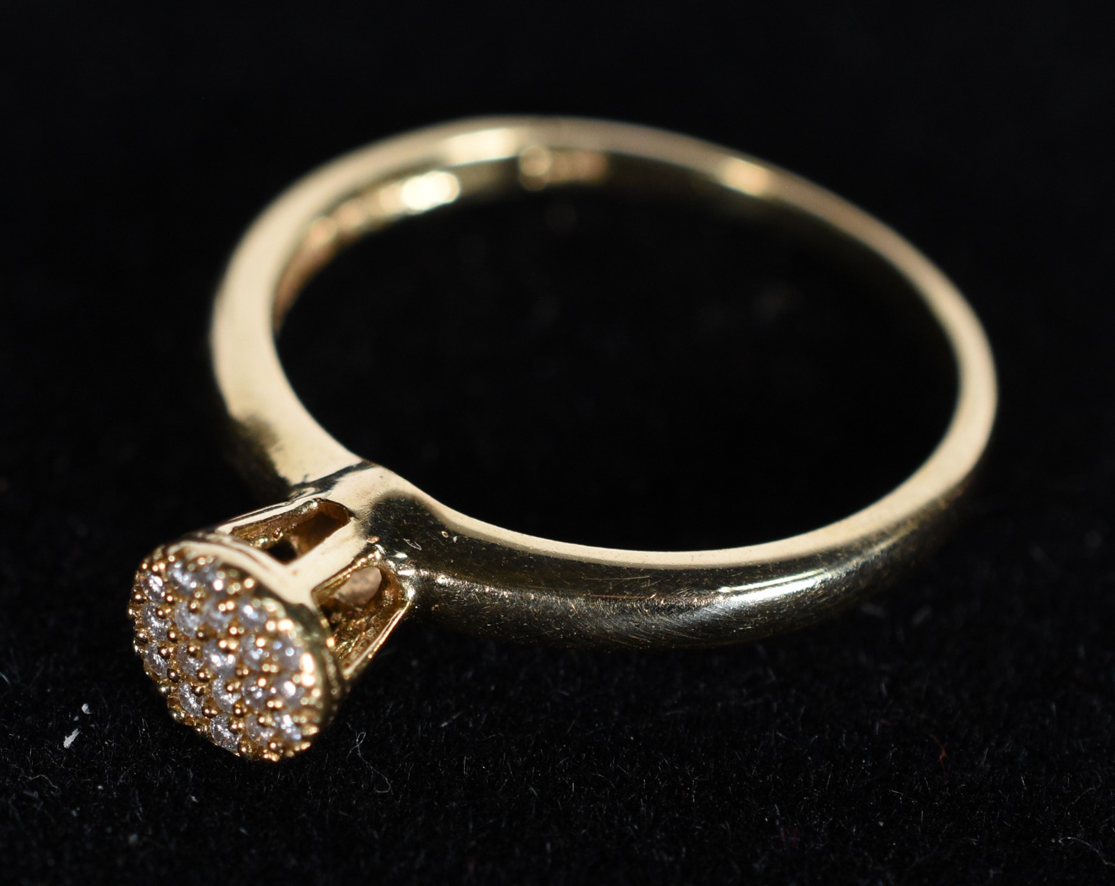 Anel feitio chuveiro de ouro 18k.,contraste 750 cravejado com safiras... - foto 2 de 7
