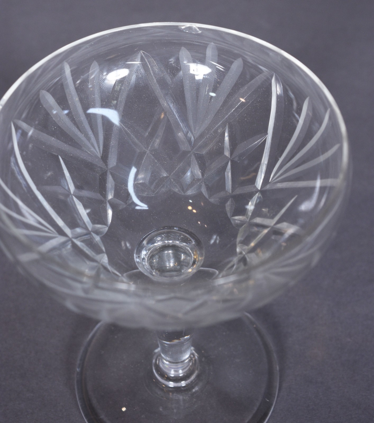 Serviço de cristal lapidado, composto de: 8 taças para champagne, 3... - foto 9 de 9