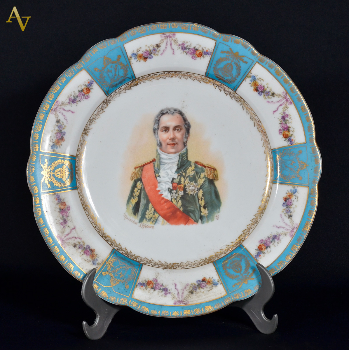 Prato de porcelana francesa Napoleão, com figura do Marechal LEFEBVRE...