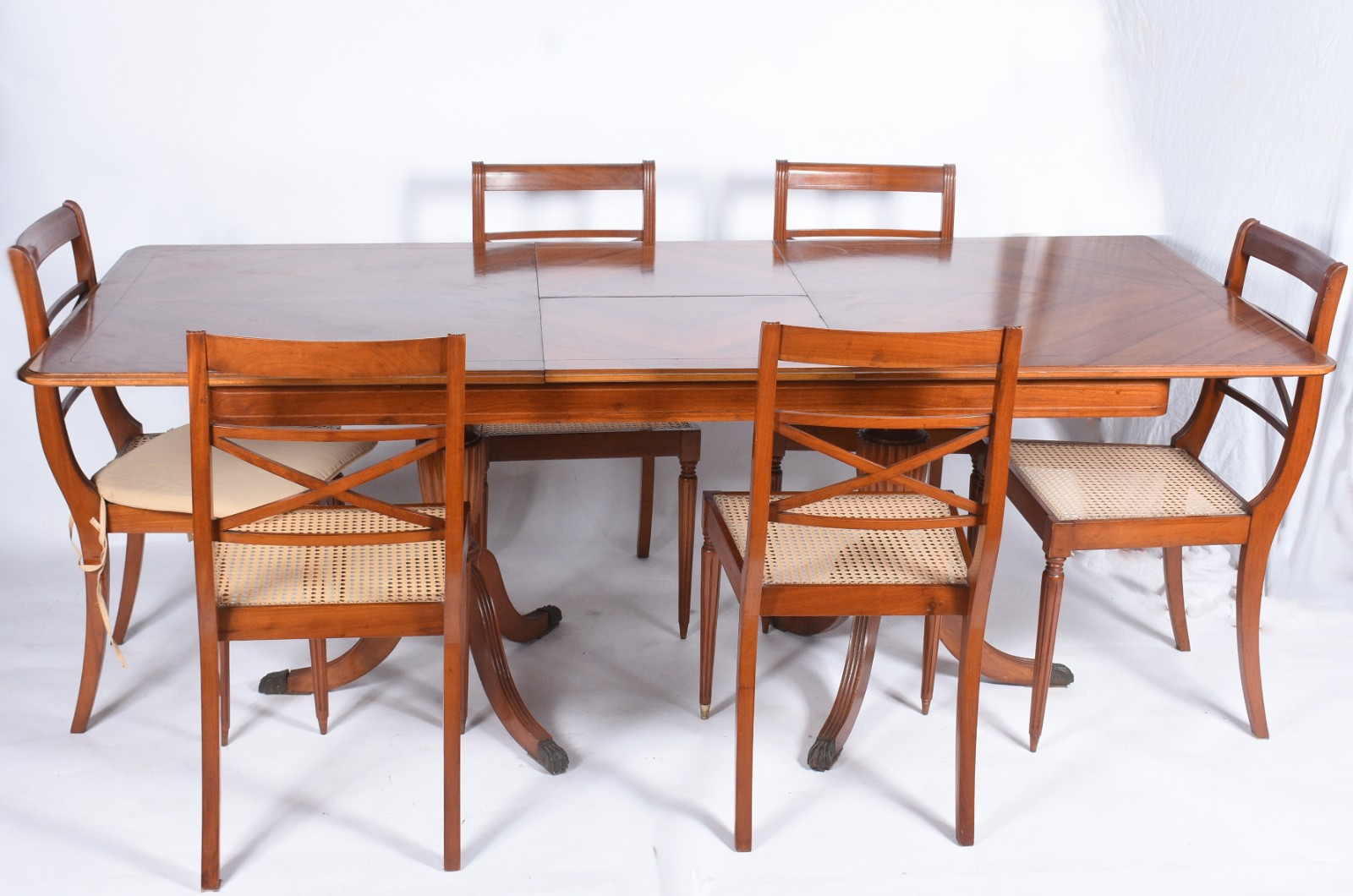 Mesa de jantar de madeira nobre, tábua extensora (47 cm x 47 cm)... - foto 1 de 9