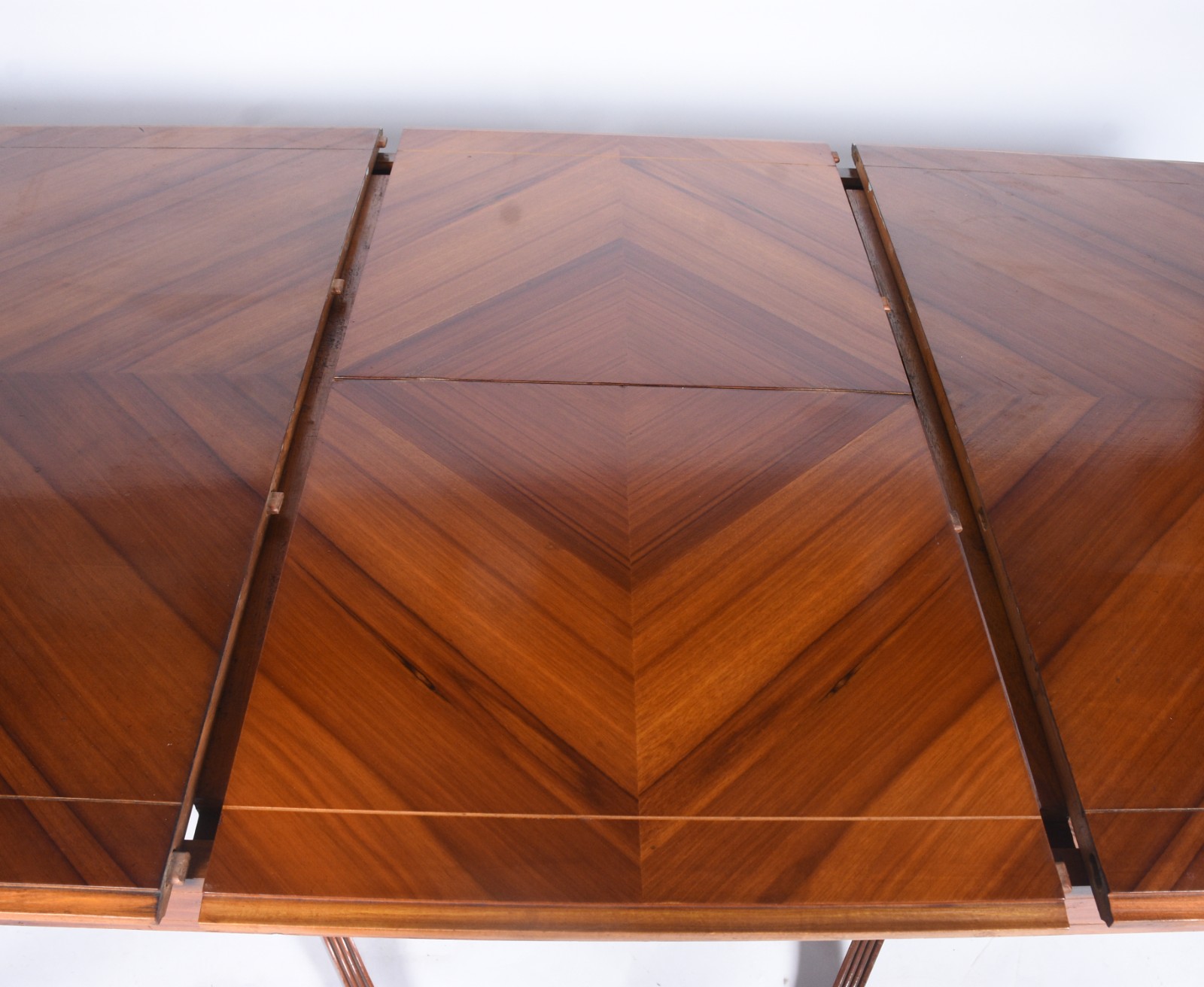 Mesa de jantar de madeira nobre, tábua extensora (47 cm x 47 cm)... - foto 5 de 9