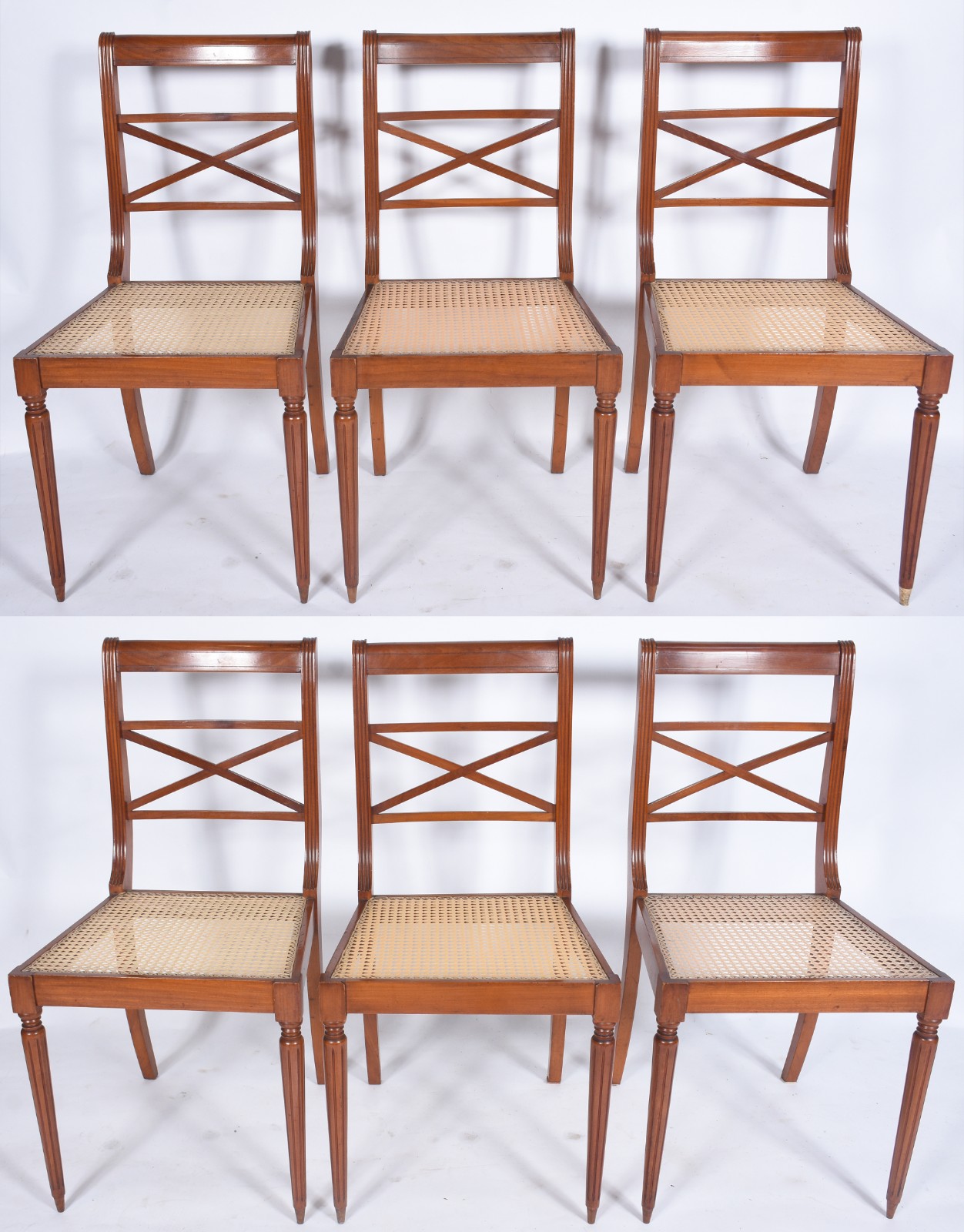 Mesa de jantar de madeira nobre, tábua extensora (47 cm x 47 cm)... - foto 7 de 9