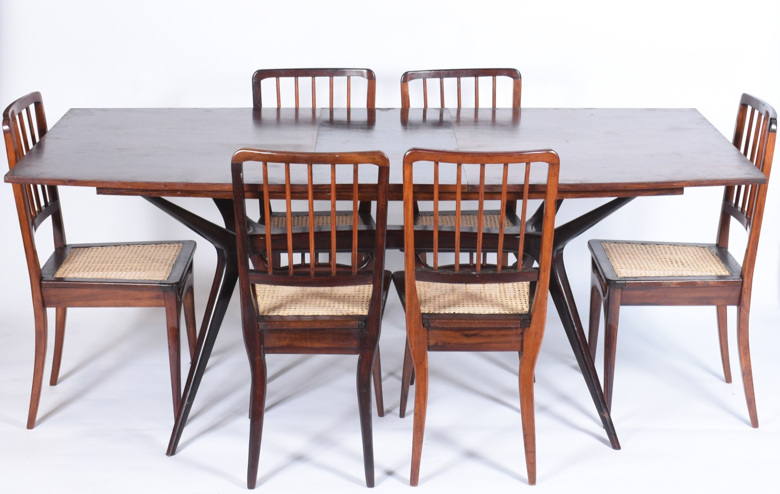 Mesa de jantar de madeira nobre, design moderno dos anos 60, com... - foto 1 de 9