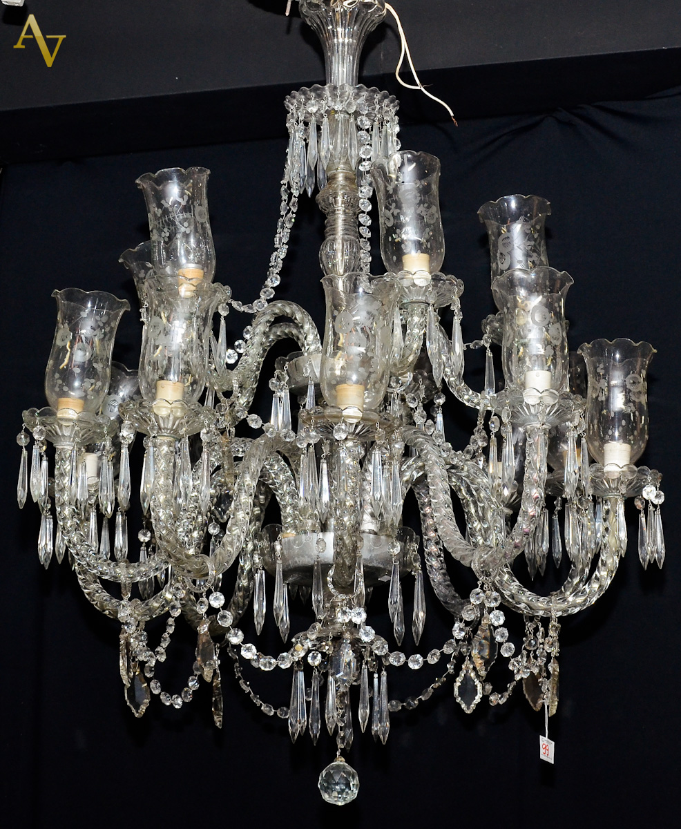 Lustre de cristal com 15 bracos e dois andares. Alt. 1.10cm - circ...
