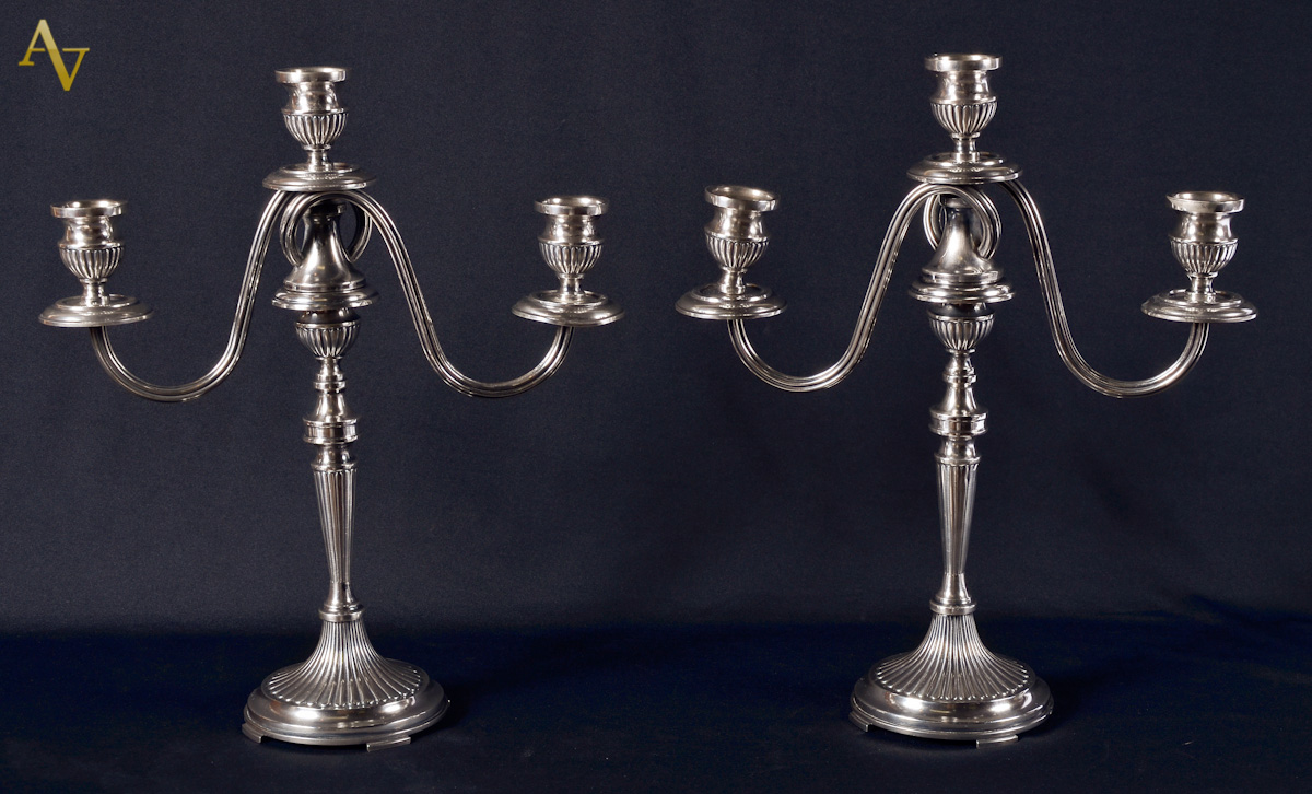 Par de candelabros de prata portuguesa contraste Águia, braços feitio...