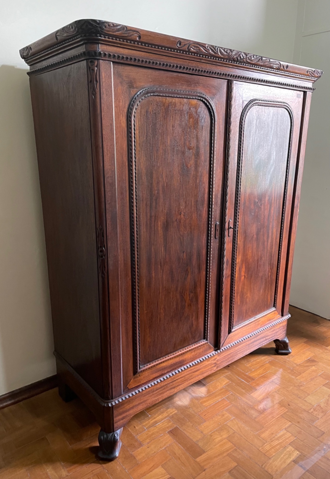Guarda roupa de madeira nobre. Retirada em casa em Copacabana. - foto 2 de 3