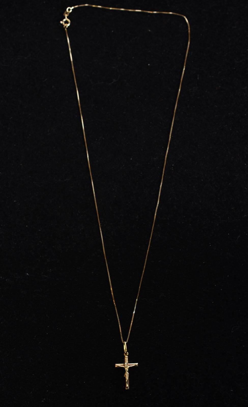 Colar de ouro 18k., contraste 750 mls com crucifixo. (Por motivos de... - foto 2 de 5