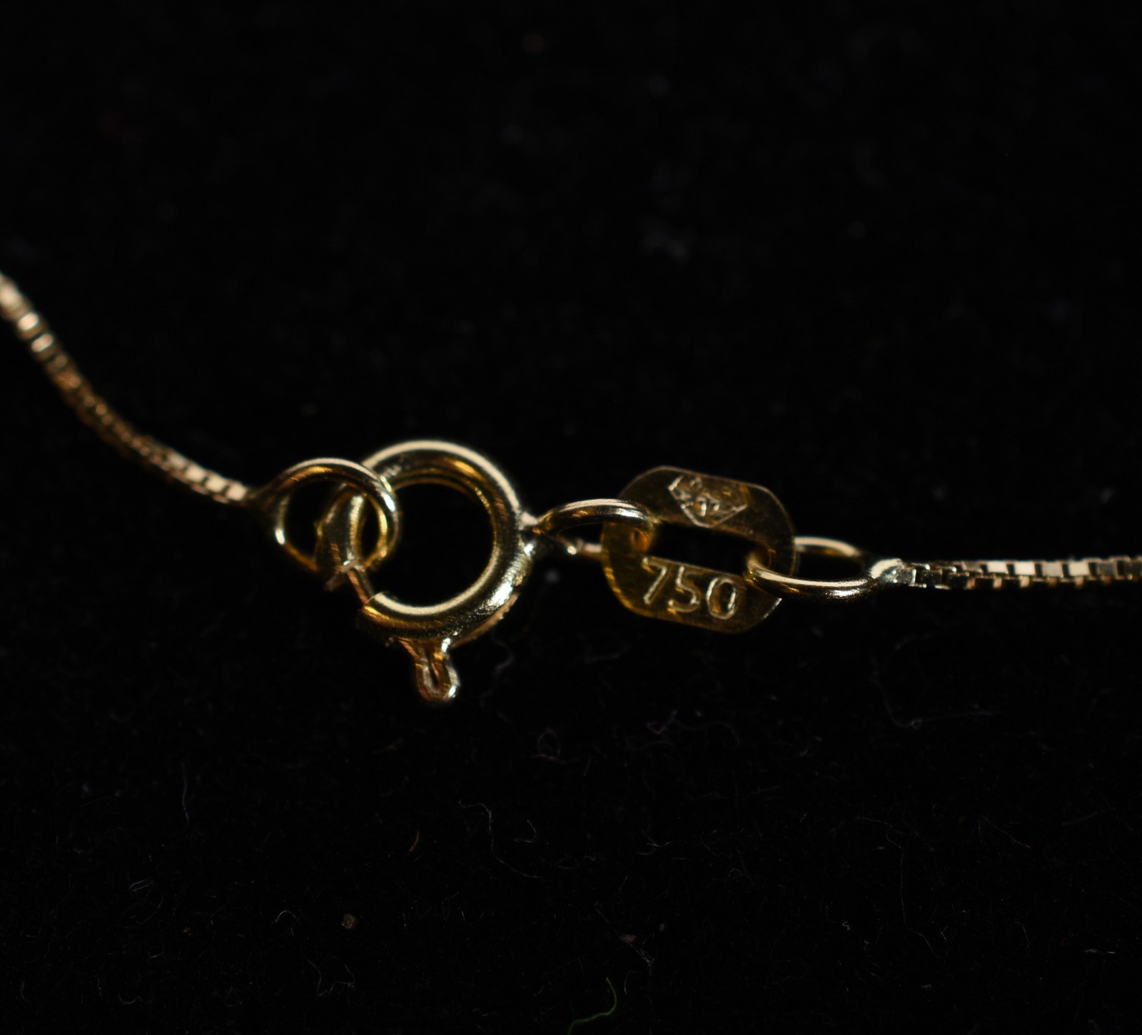 Colar de ouro 18k., contraste 750 mls com crucifixo. (Por motivos de... - foto 4 de 5