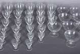 Serviço copos de cristal composto de: 6 taças p... - Serviço copos de cristal composto de: 6 taças para champagne, 6 para vinho tinto, 9 para vinho branco, 8 para vinho do porto e 9 para licor. Tot...