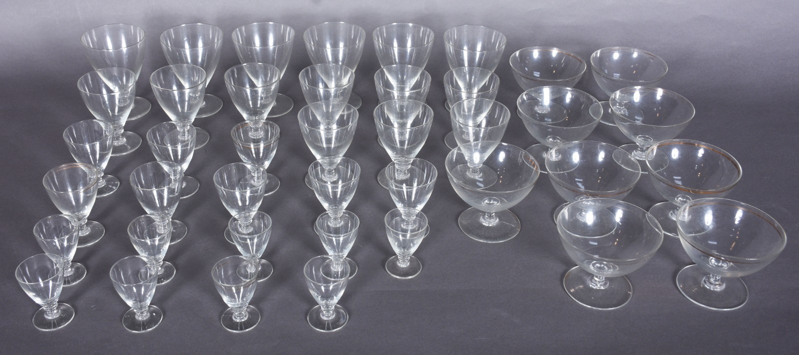 Serviço copos de cristal composto de: 6 taças para champagne, 6 para... - foto 1 de 5