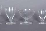 Serviço copos de cristal composto de: 6 taças p... - Serviço copos de cristal composto de: 6 taças para champagne, 6 para vinho tinto, 9 para vinho branco, 8 para vinho do porto e 9 para licor. Tot...