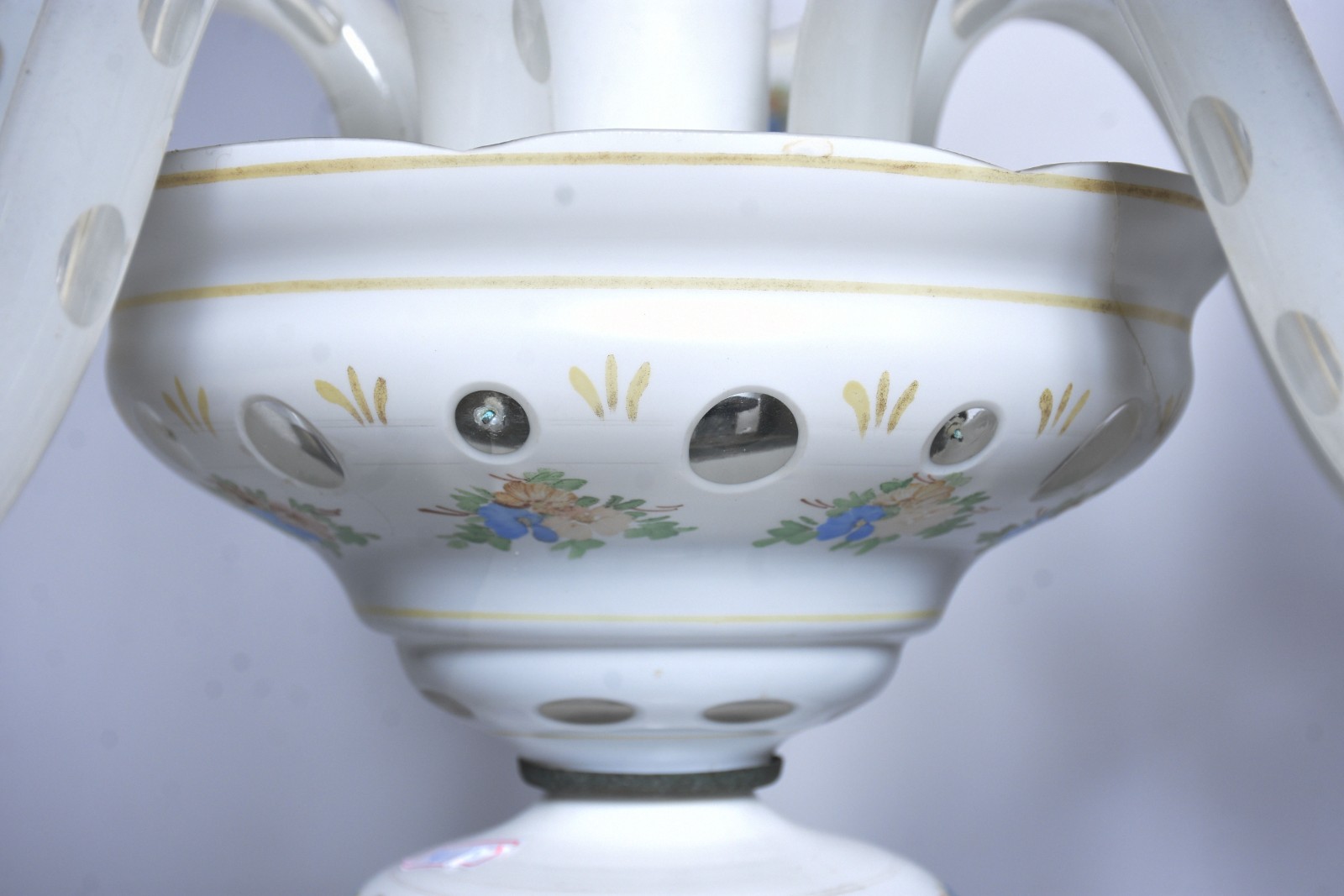 Lustre de cristal overlay branco com pequenas flores, para 5 luzes... - foto 3 de 8