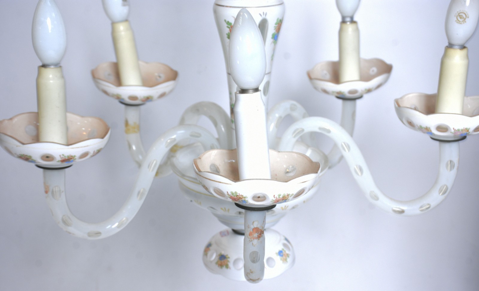 Lustre de cristal overlay branco com pequenas flores, para 5 luzes... - foto 4 de 8