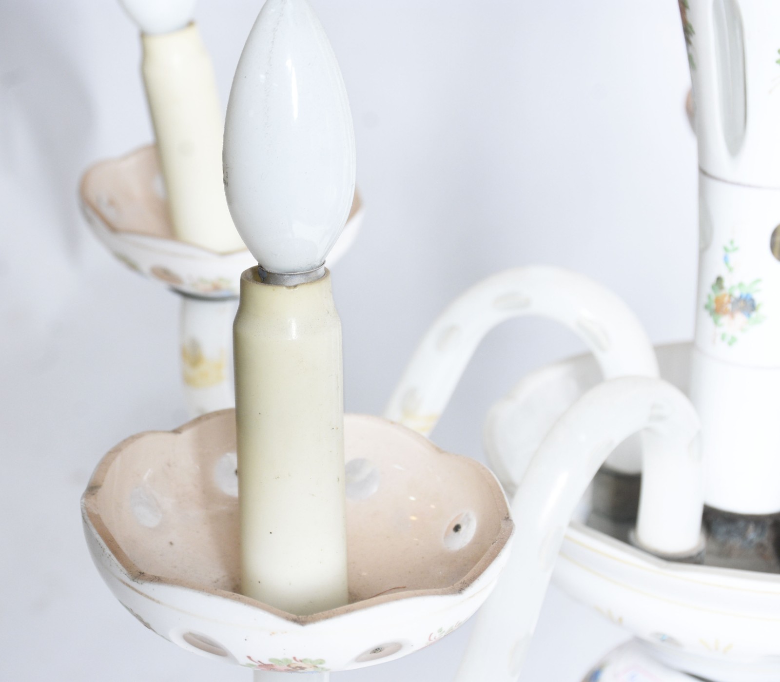 Lustre de cristal overlay branco com pequenas flores, para 5 luzes... - foto 5 de 8