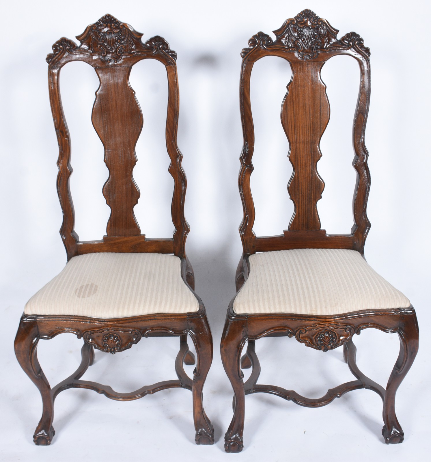 Par de cadeiras de madeira nobre, estilo D.João V, assentos estofados. - foto 3 de 7