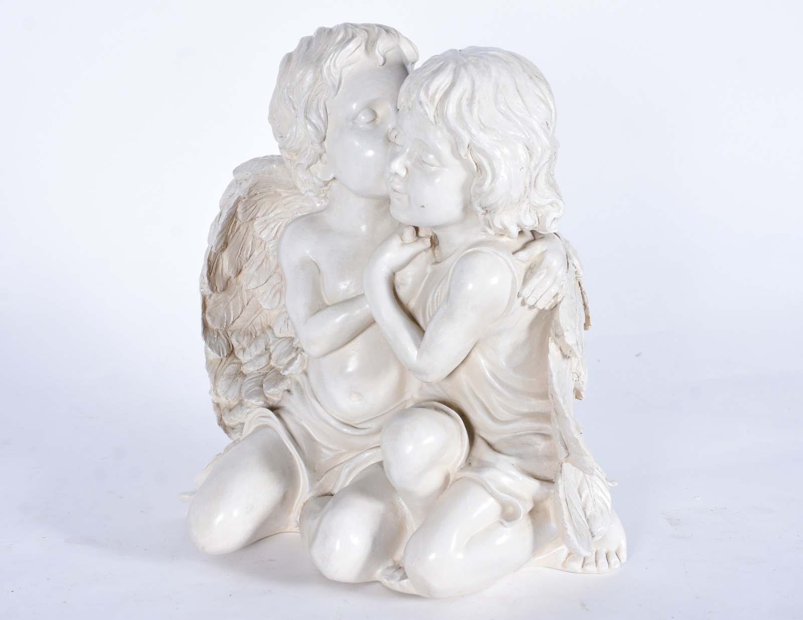 Escultura de resina representando anjo e menina. - foto 1 de 7