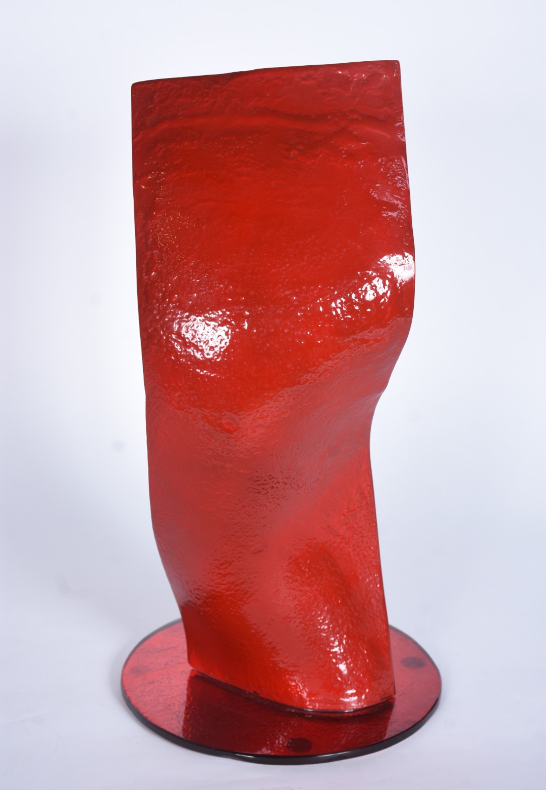 Duas peças de vidro decorativo, sendo: centro de mesa vermelho com... - foto 8 de 8
