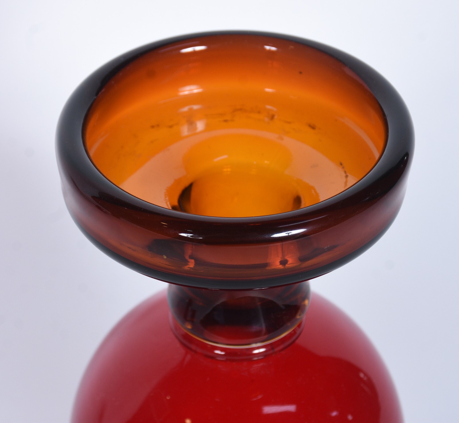 Quatro peças de vidro decorativo, sendo: vaso, castiçal e par de... - foto 9 de 11